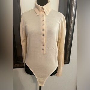 Episode by Carolyn Freeman Cream Sweater 10 button Bodysuit with large collar